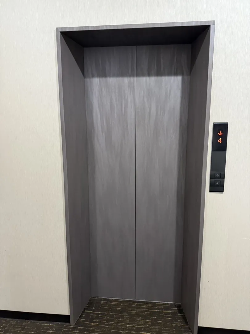 エレベーターシート張替後